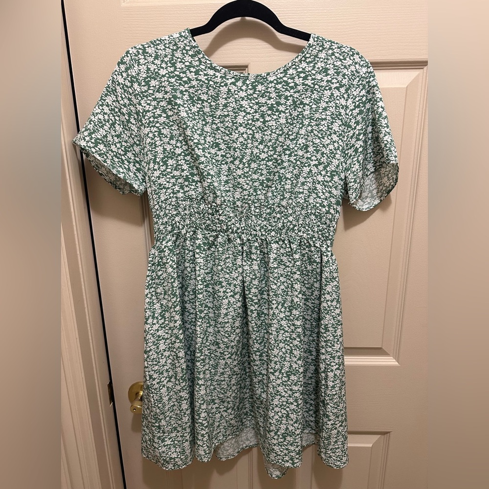 Green floral dress - fits like small/medium - good condition